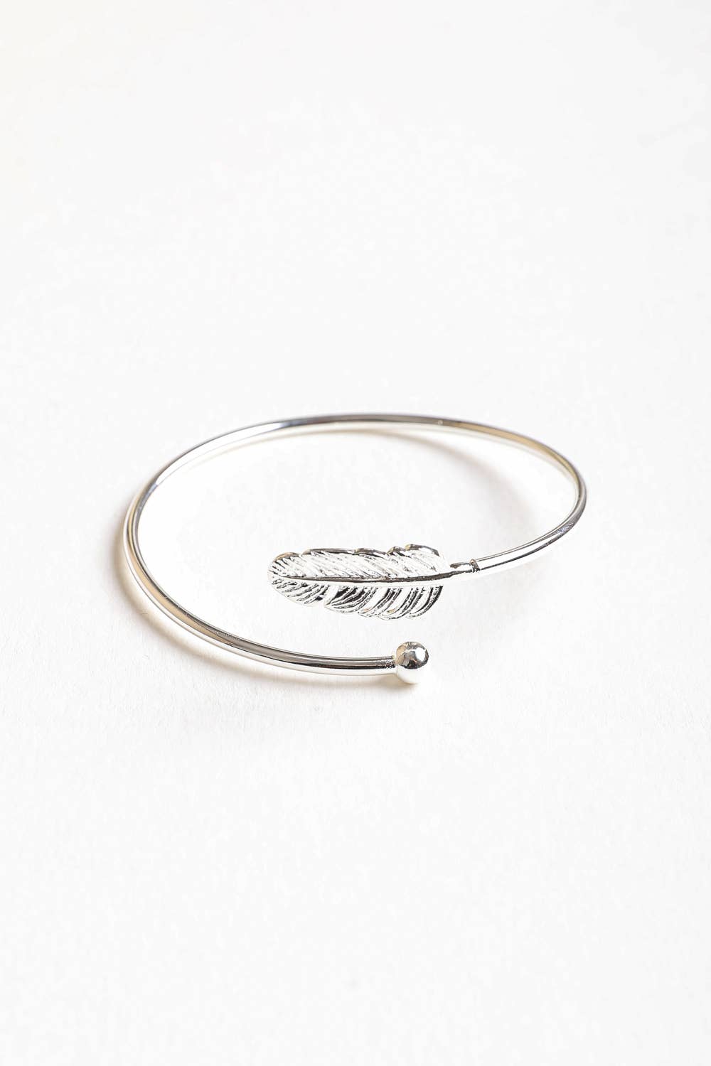 Minimalistisches Federarmband - Silber- für alle Farbtyen mit kühlen Anteilen