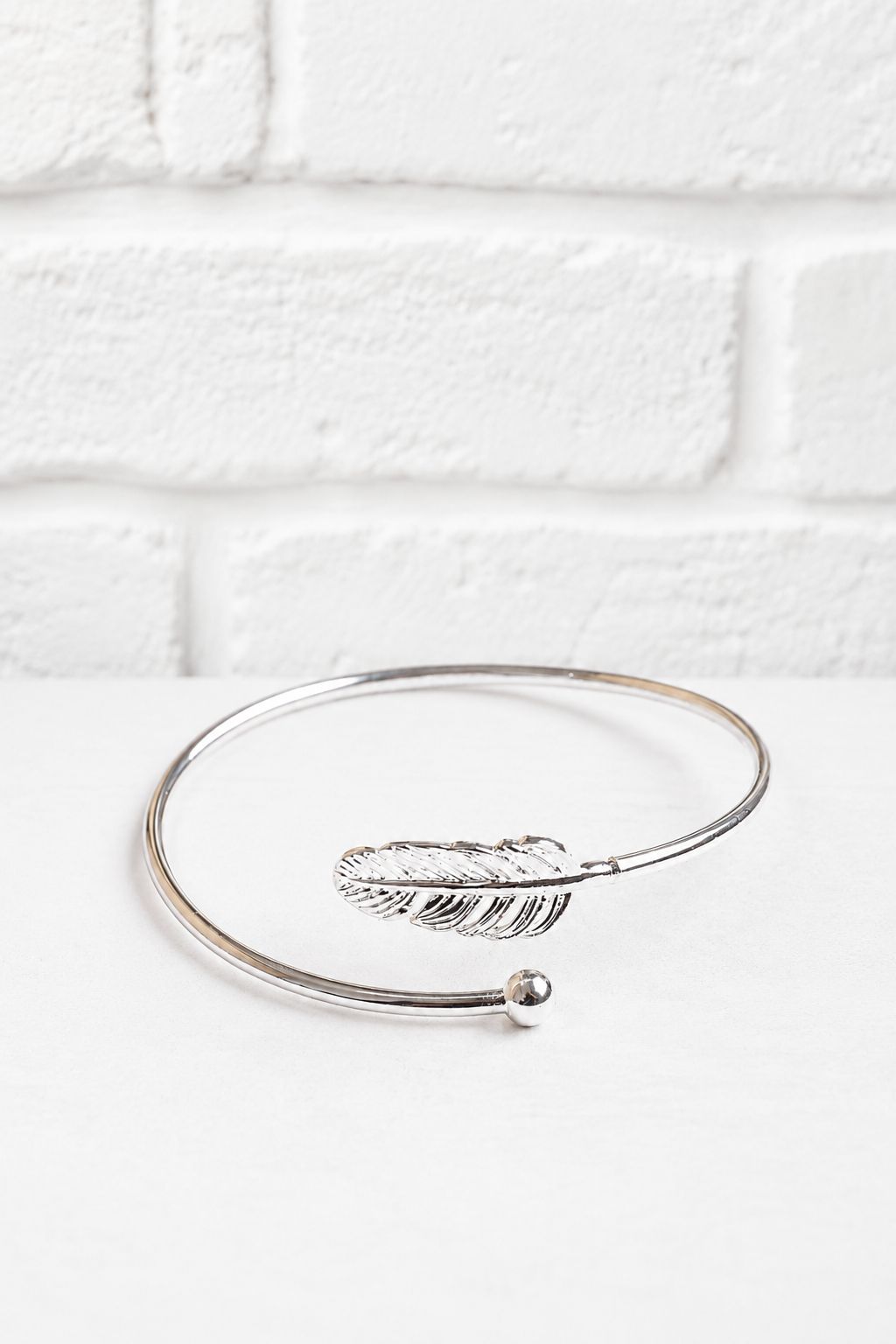 Minimalistisches Federarmband - Silber- für alle Farbtyen mit kühlen Anteilen